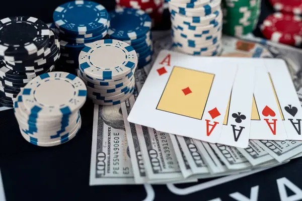Live dealer table interface with rule notes